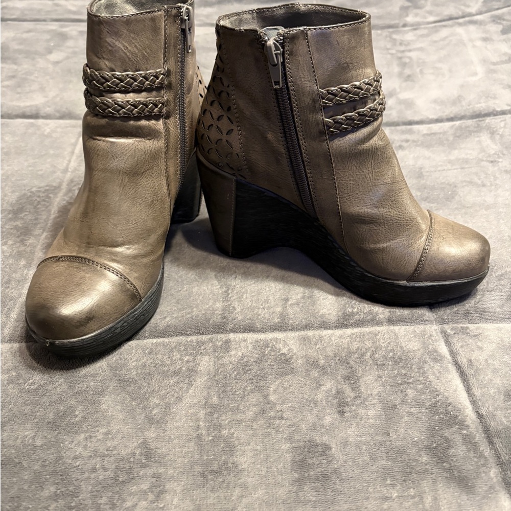 Stylish Women's Ankle Boots - Gray